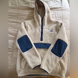 The North Face Campshire Fleece Sweatshirt in Cream/Blue, size Medium